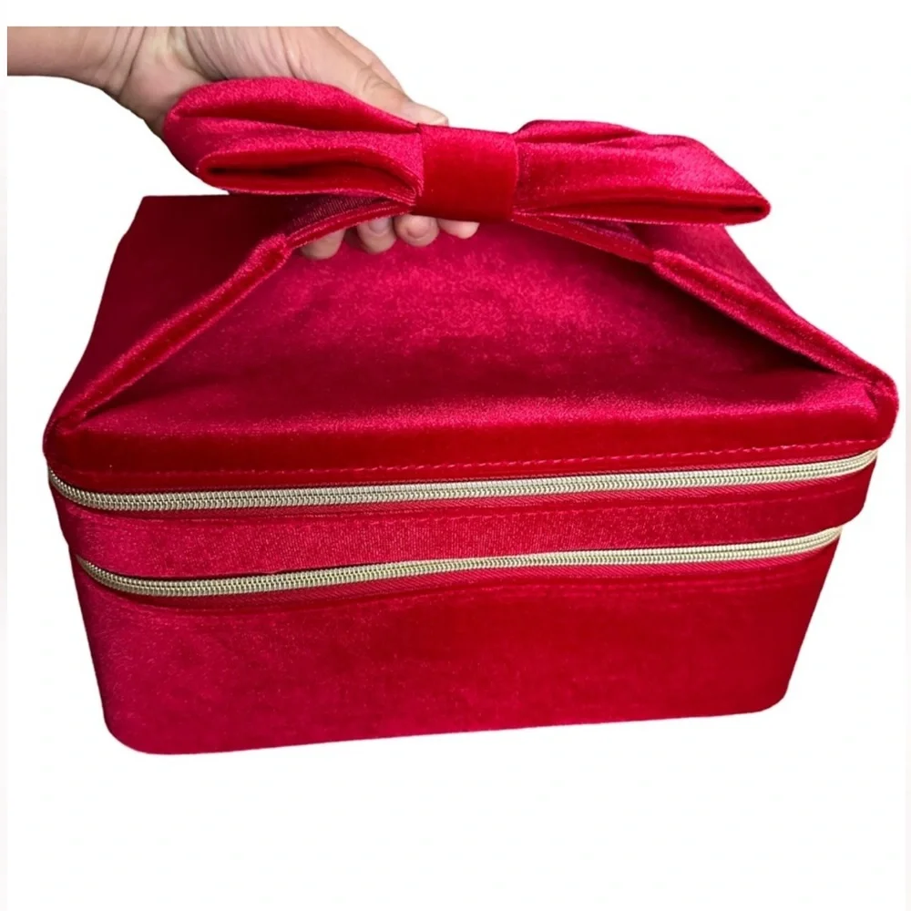 ESTEE LAUDER LIMITED EDITION RED VELVET COSMETIC KEEPSAKE CASE NWT